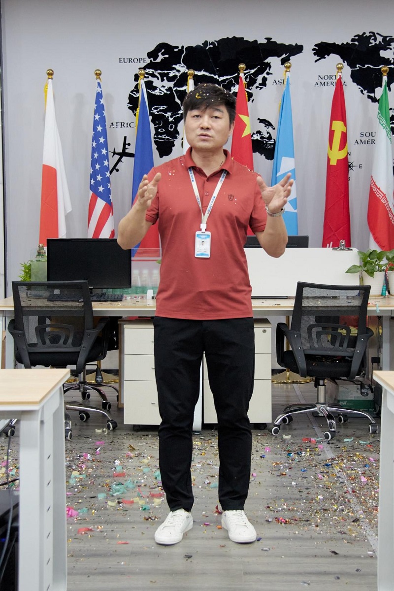 再贏新單！華邦瀛成都LED貼膜屏項目圓滿收官